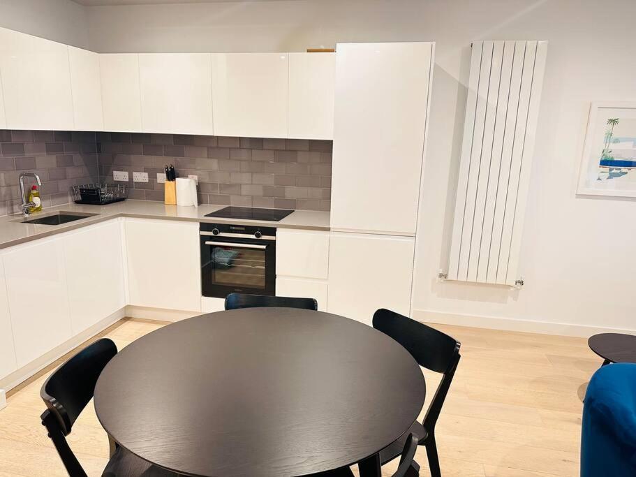 Spacious Modern 1 Bed Apartment. London Eksteriør bilde