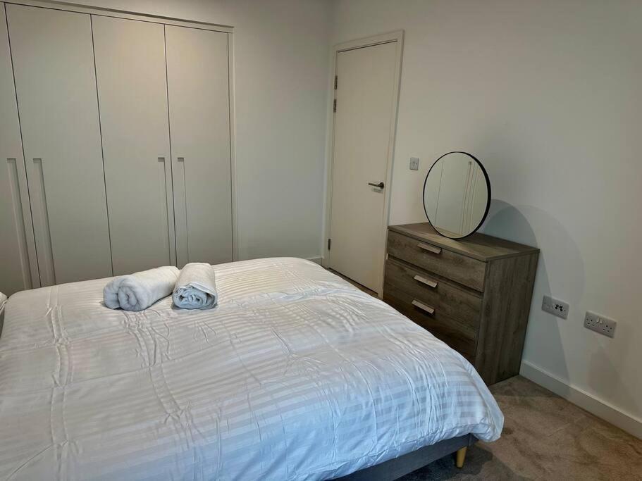 Spacious Modern 1 Bed Apartment. London Eksteriør bilde