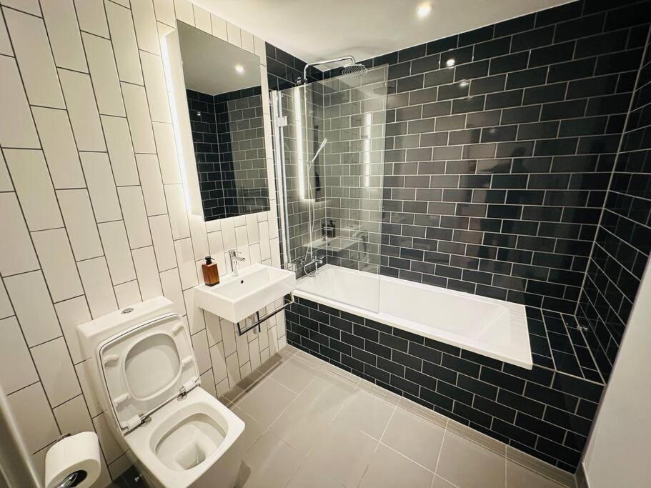 Spacious Modern 1 Bed Apartment. London Eksteriør bilde